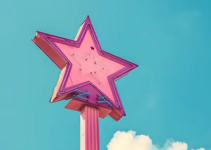 Pembe Yıldız Tabelası