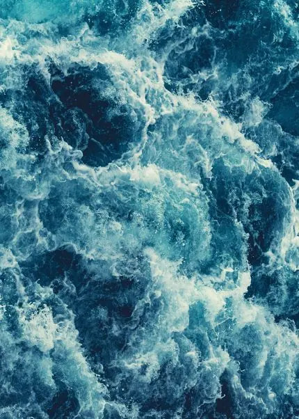Köpüklü Deniz Yüzeyi